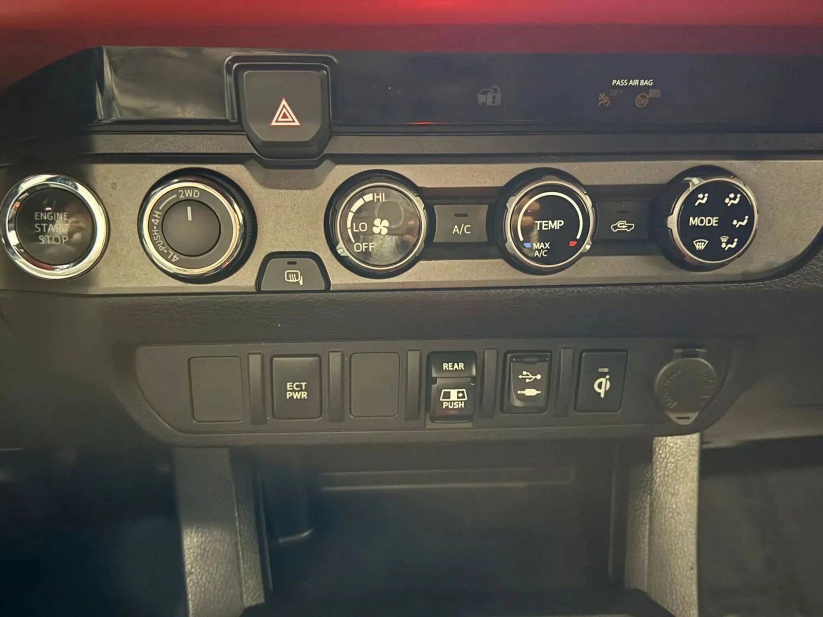 Used 2018 Toyota Tacoma TRD Sport AWD/4WD image 31