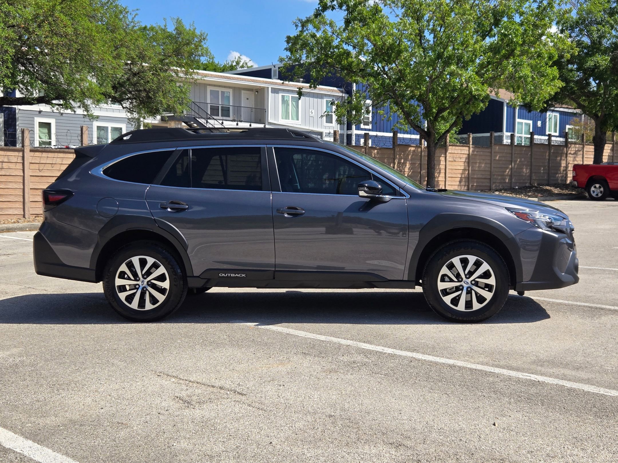 Used 2025 Subaru Outback Premium AWD/4WD image 3