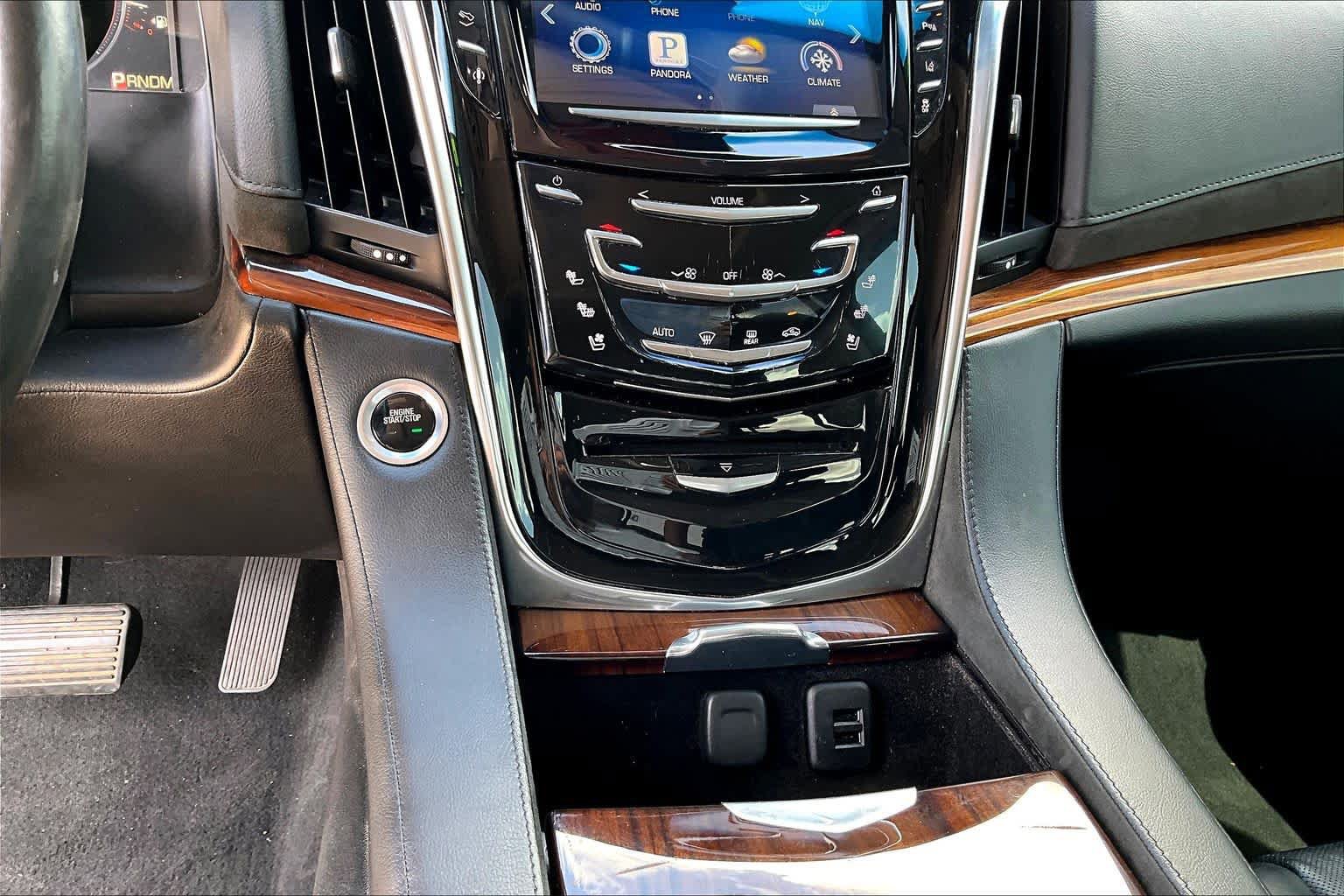 Used 2015 Cadillac Escalade Luxury AWD/4WD image 31