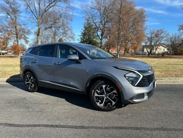 Used 2023 Kia Sportage EX image 2