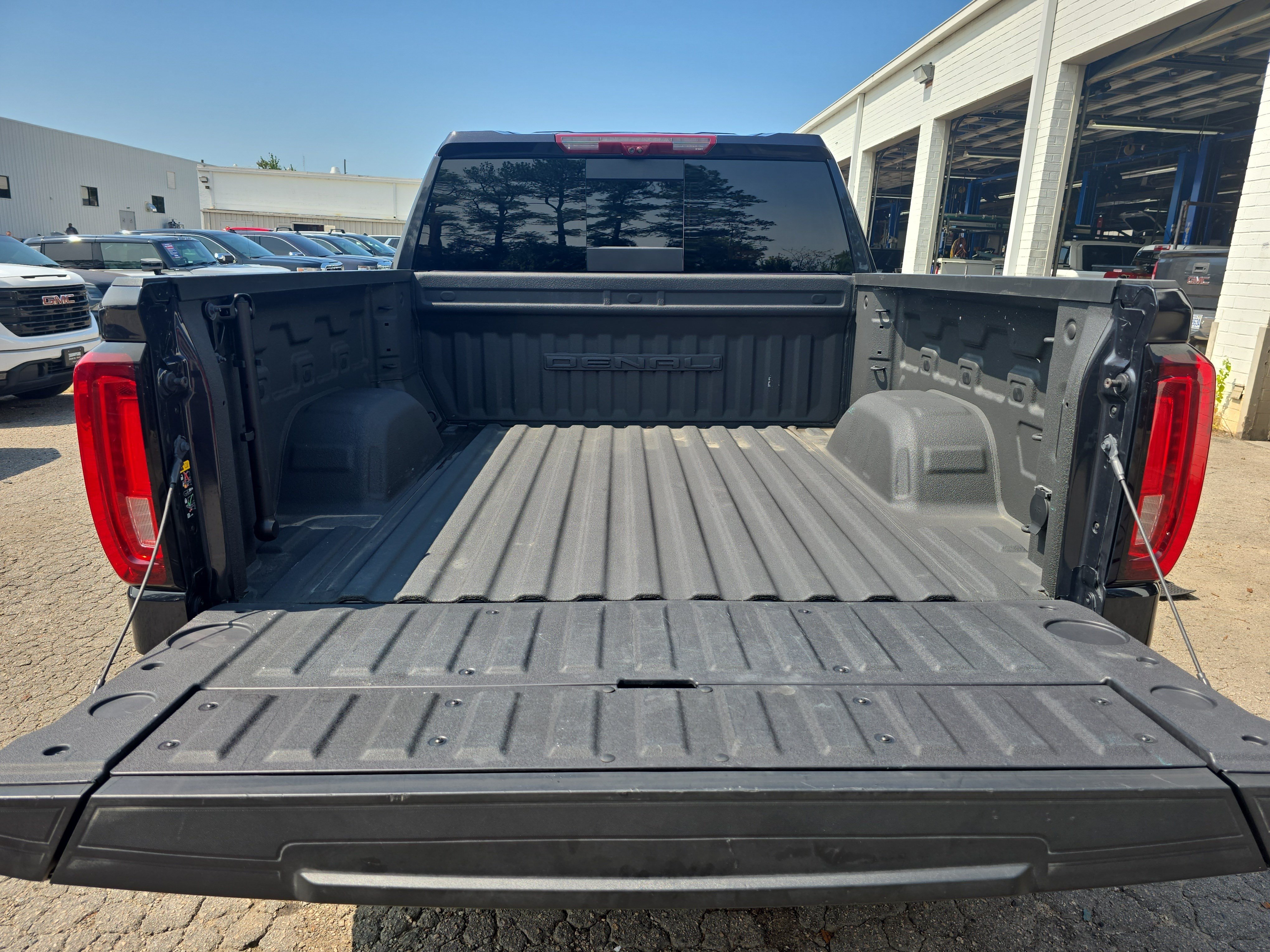 Used 2023 GMC Sierra 1500 Denali Ultimate AWD/4WD image 13