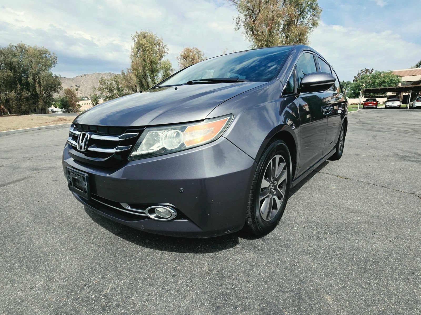 Used 2014 Honda Odyssey Touring Elite image 3