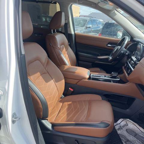 Certified 2022 Nissan Pathfinder Platinum w/ Cargo Package image 5