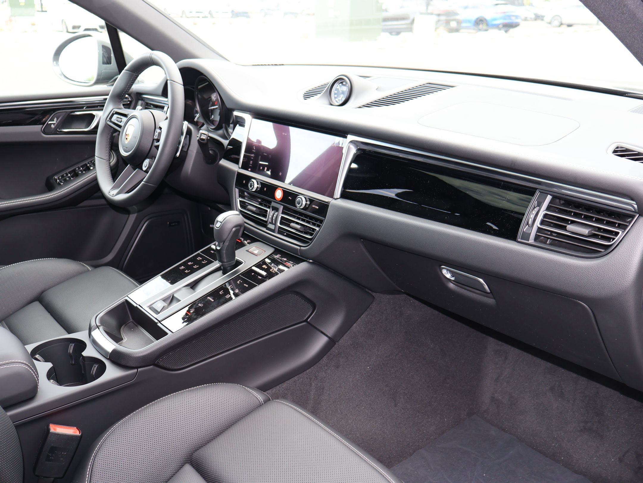 New 2026 Porsche Macan Turbo AWD/4WD image 27