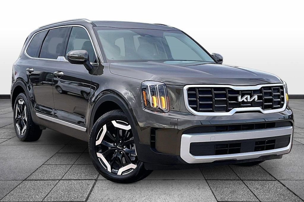 Used 2025 Kia Telluride S AWD/4WD image 2