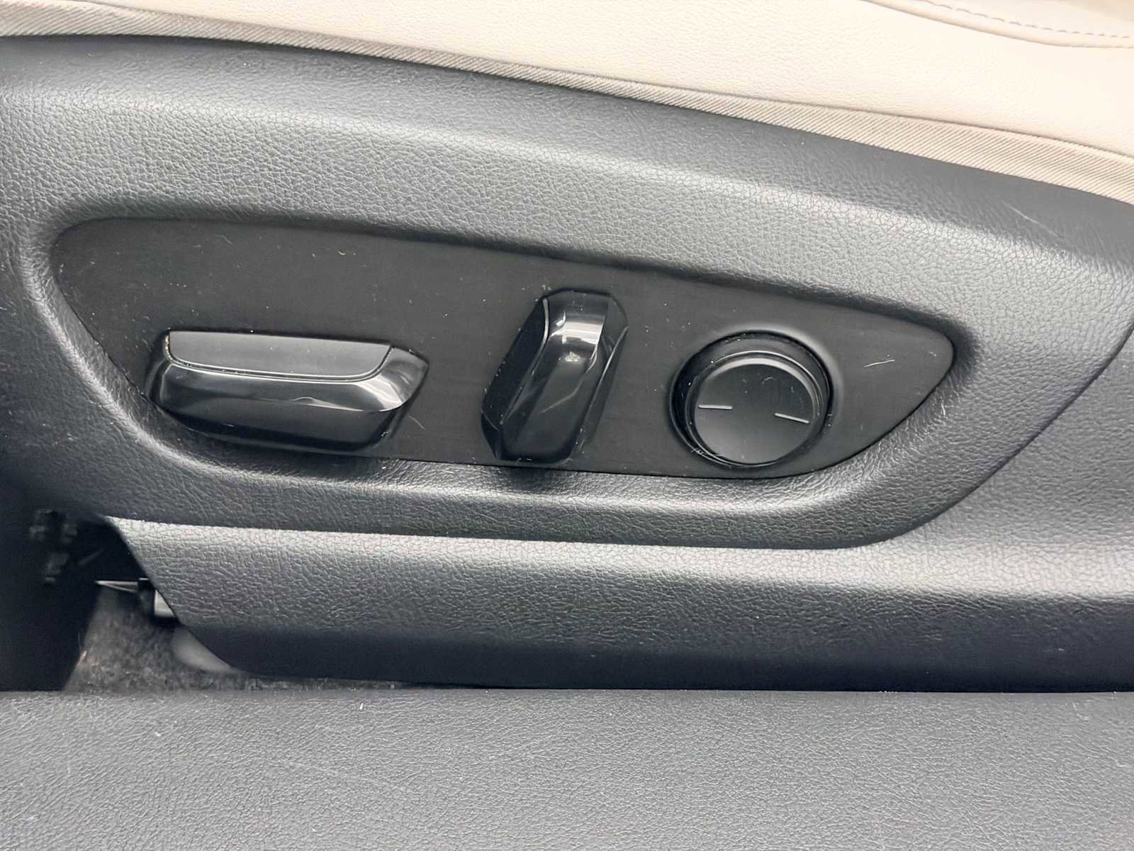 Used 2019 Lexus UX 250h w/ Premium Package image 17