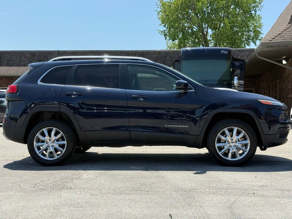 Used 2016 Jeep Cherokee Limited w/ Luxury Group AWD/4WD image 6