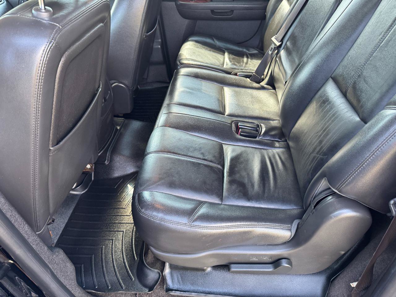 Used 2014 Chevrolet Suburban LT w/ Luxury Package RWD image 22
