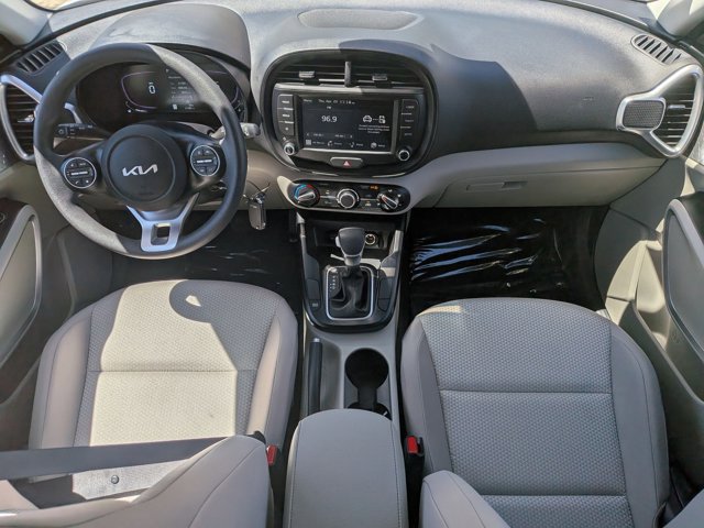 Used 2025 Kia Soul LX w/ LX Technology Package FWD image 16