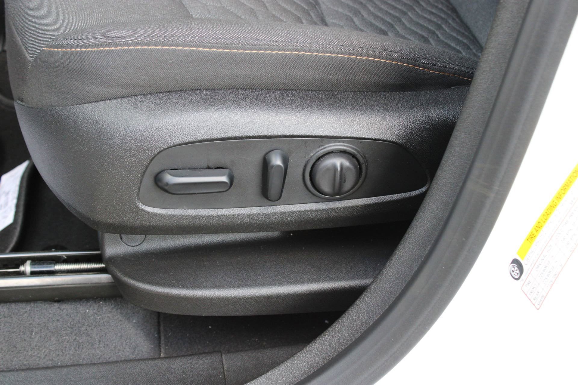 Used 2019 Chevrolet Equinox LT FWD image 12