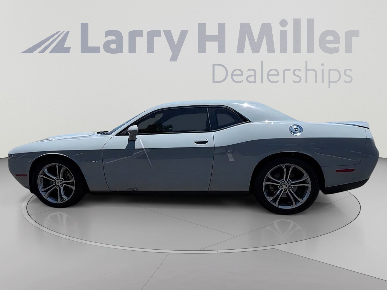 Used 2022 Dodge Challenger R/T RWD image 3