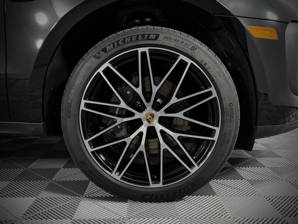 Certified 2025 Porsche Macan image 20
