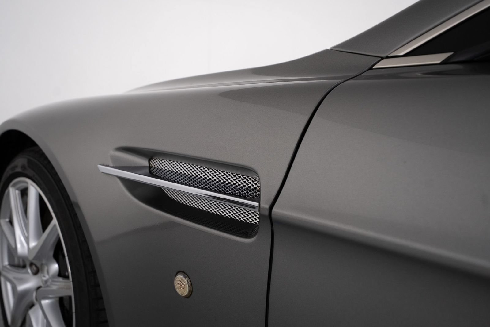 Used 2012 Aston Martin V8 Vantage Roadster RWD image 14