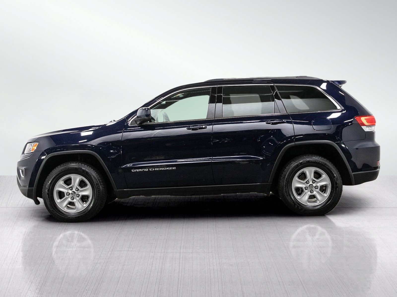 Used 2015 Jeep Grand Cherokee Laredo w/ Quick Order Package 23E AWD/4WD image 2