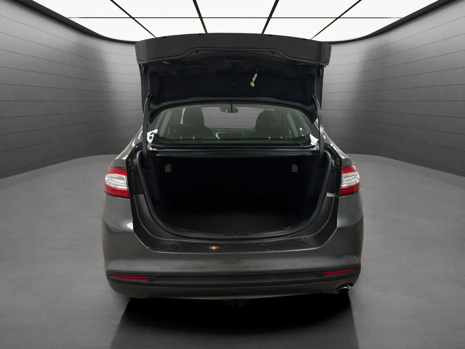Used 2016 Ford Fusion SE FWD image 19