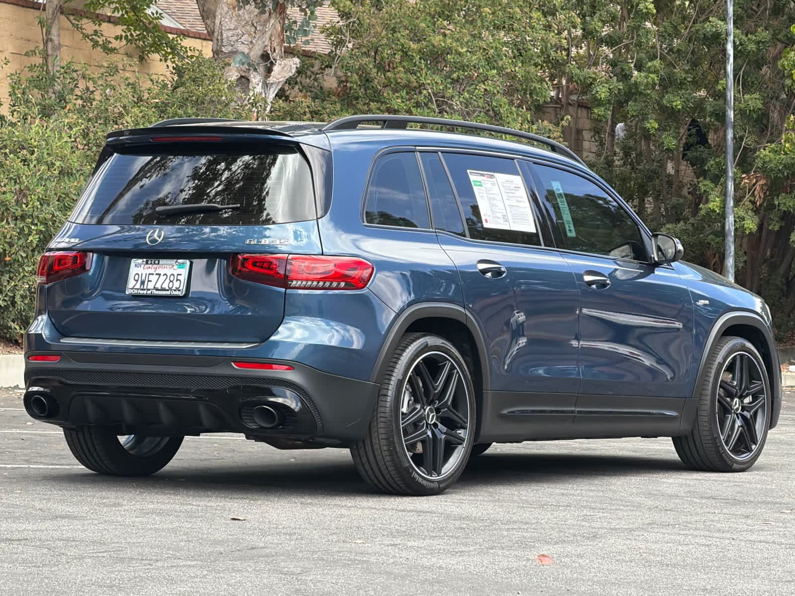 Used 2023 Mercedes-Benz GLB 35 AMG 4MATIC image 2
