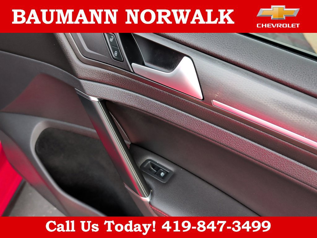 Used 2021 Volkswagen GTI SE FWD image 33