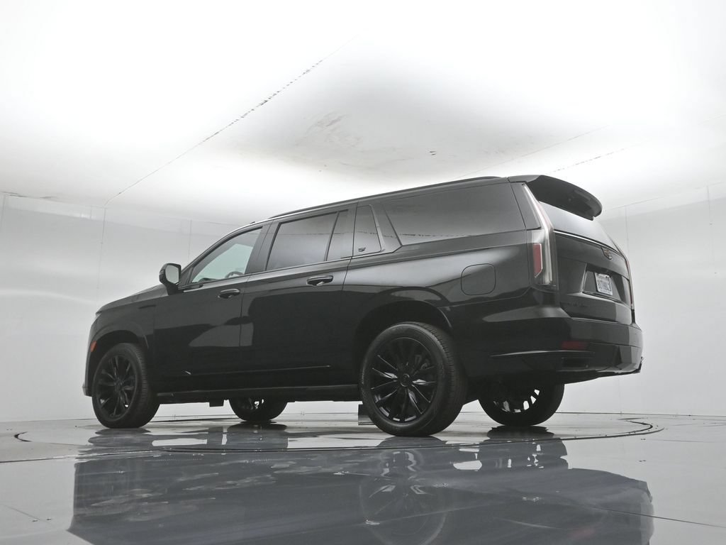 Used 2021 Cadillac Escalade ESV Luxury AWD/4WD image 4