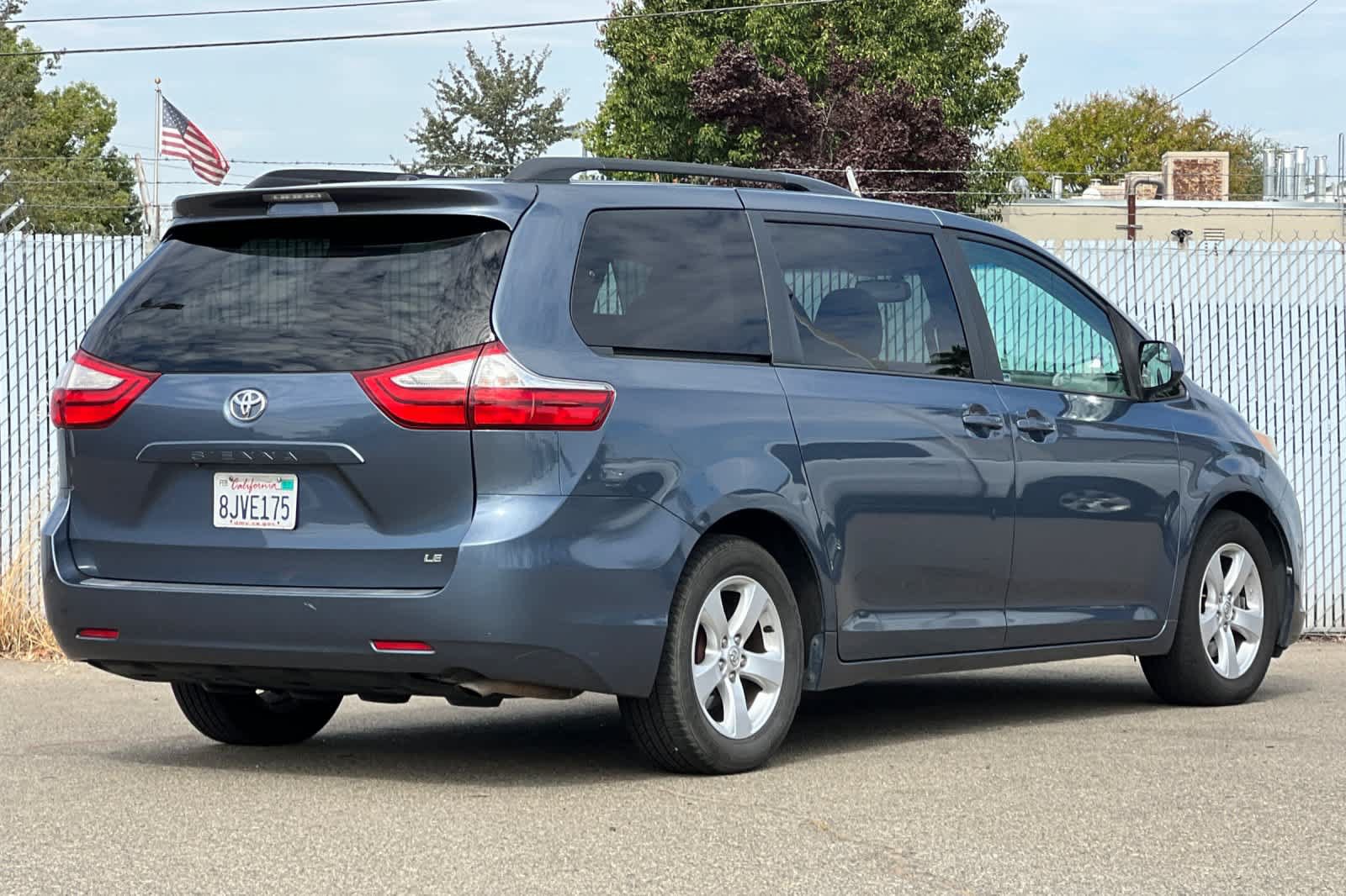 Used 2015 Toyota Sienna LE FWD image 3