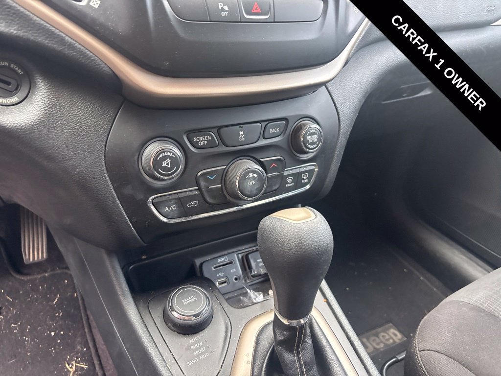 Used 2016 Jeep Cherokee Latitude w/ Safety/Convenience Group AWD/4WD image 9