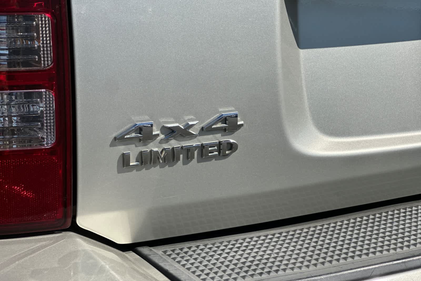 Used 2008 Jeep Liberty Limited w/ Premium Group AWD/4WD image 26