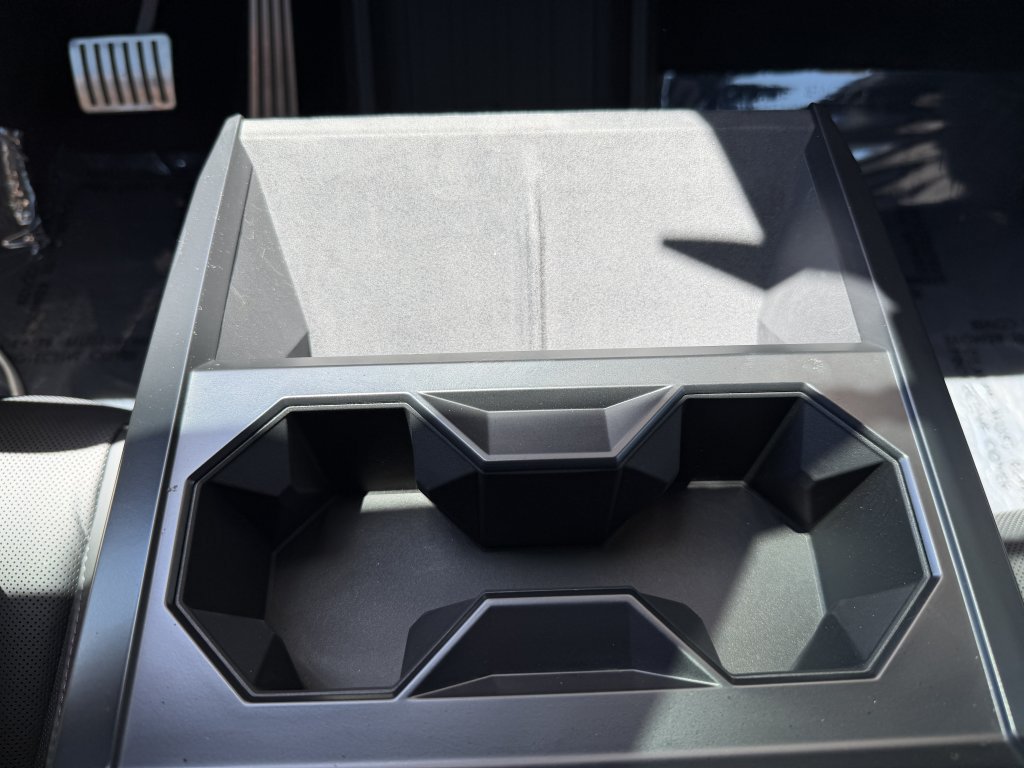 Used 2024 Tesla Cybertruck AWD Crew Cab image 34