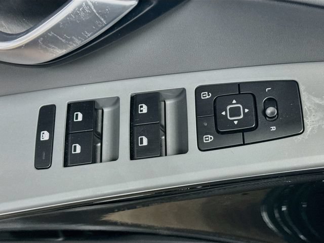 Used 2025 Kia Niro EX FWD image 18