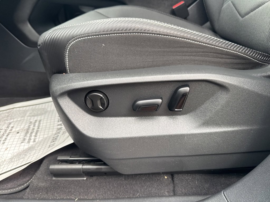 Used 2024 Volkswagen Atlas Cross Sport SE image 16