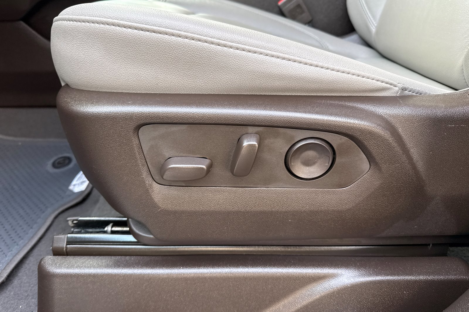 Used 2024 Chevrolet Suburban LT image 14