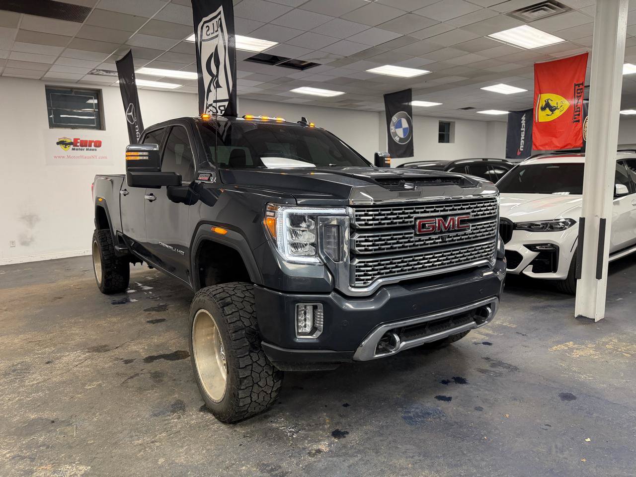 Used 2022 GMC Sierra 3500 Denali w/ Denali Ultimate Package AWD/4WD image 5