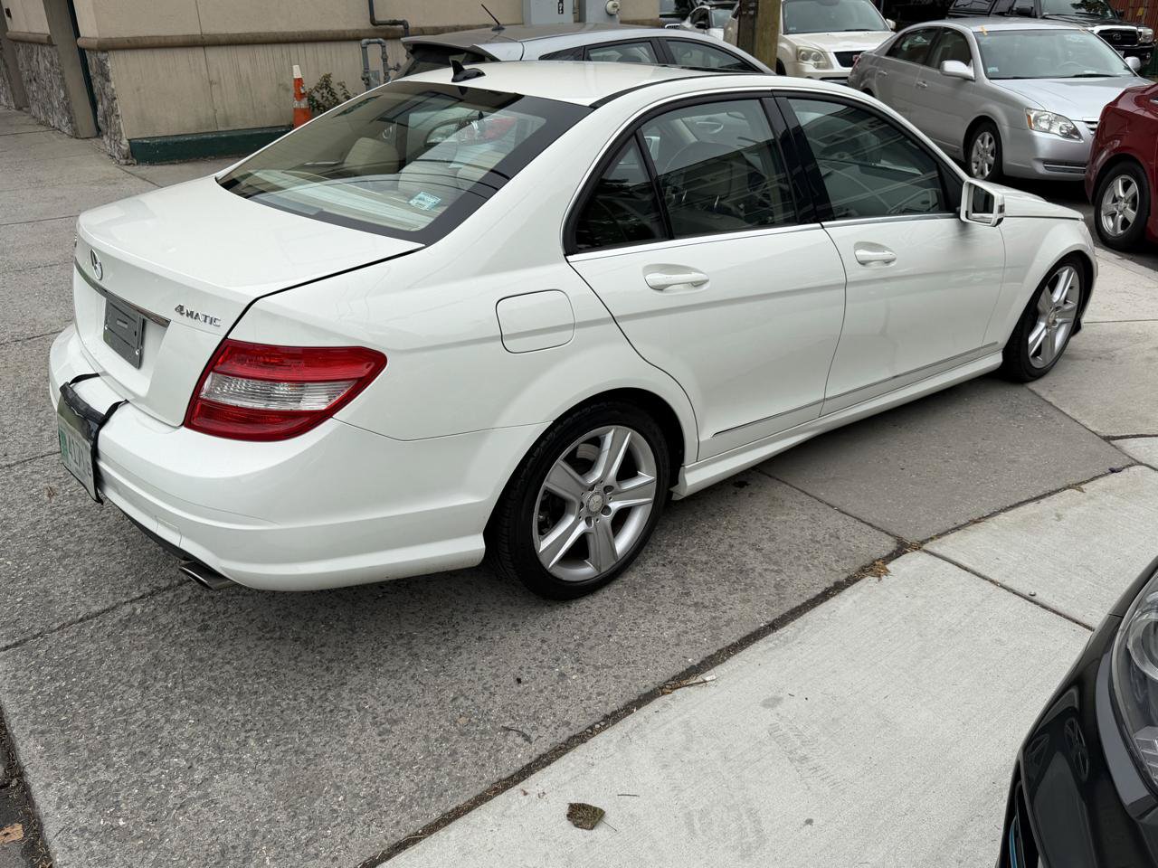 Used 2011 Mercedes-Benz C 300 4MATIC Sedan image 4