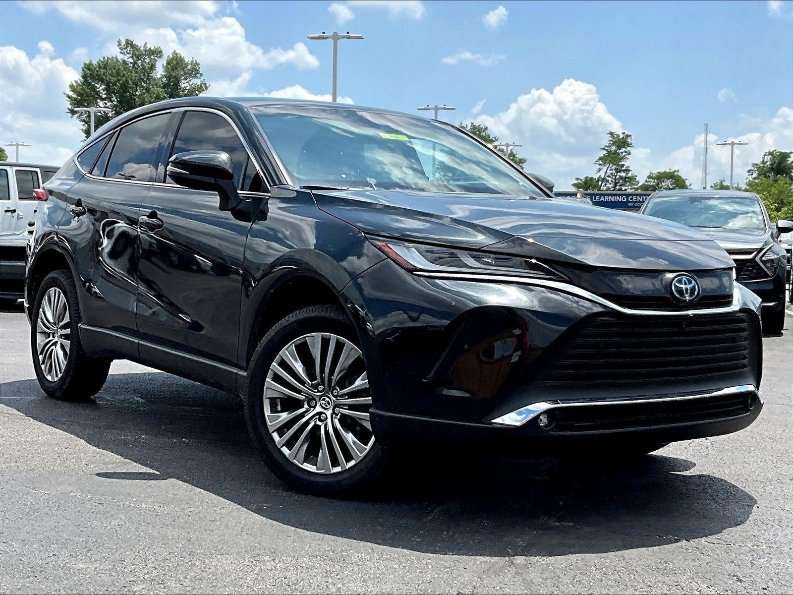 Used 2024 Toyota Venza Limited AWD/4WD image 3
