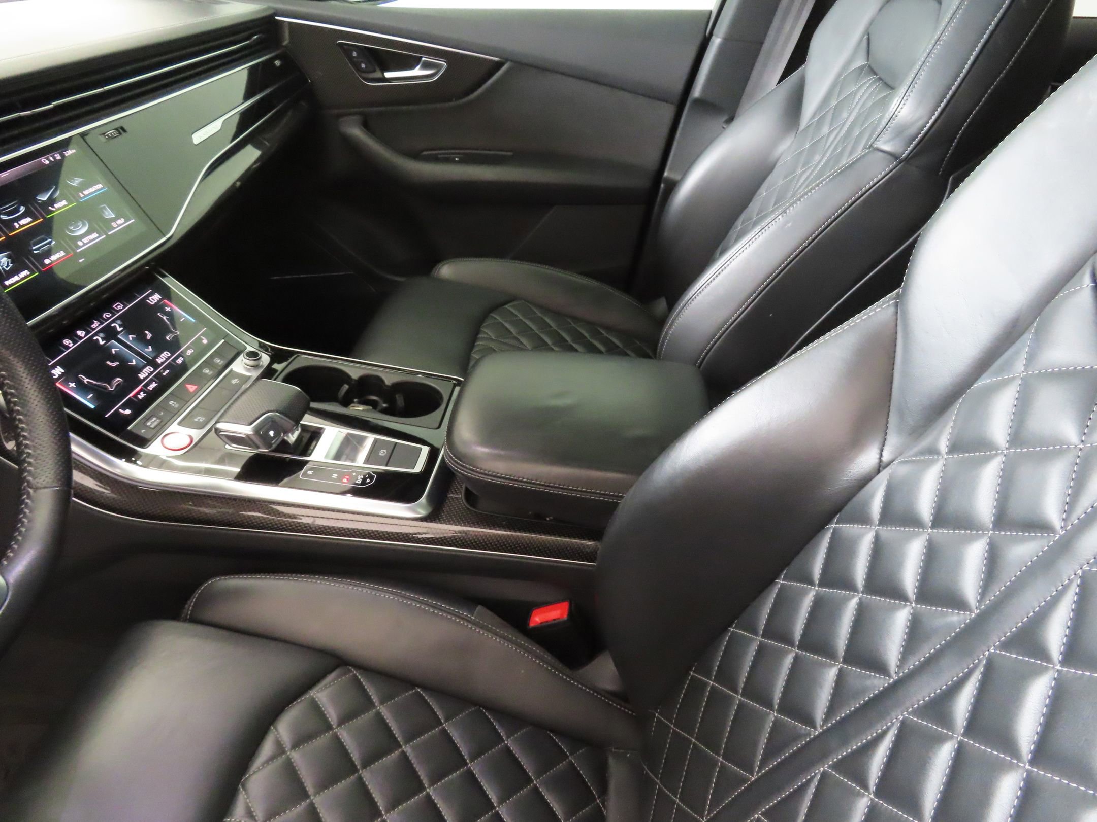 Used 2020 Audi SQ7 Premium Plus w/ SQ7 Black Optic Package AWD/4WD image 22