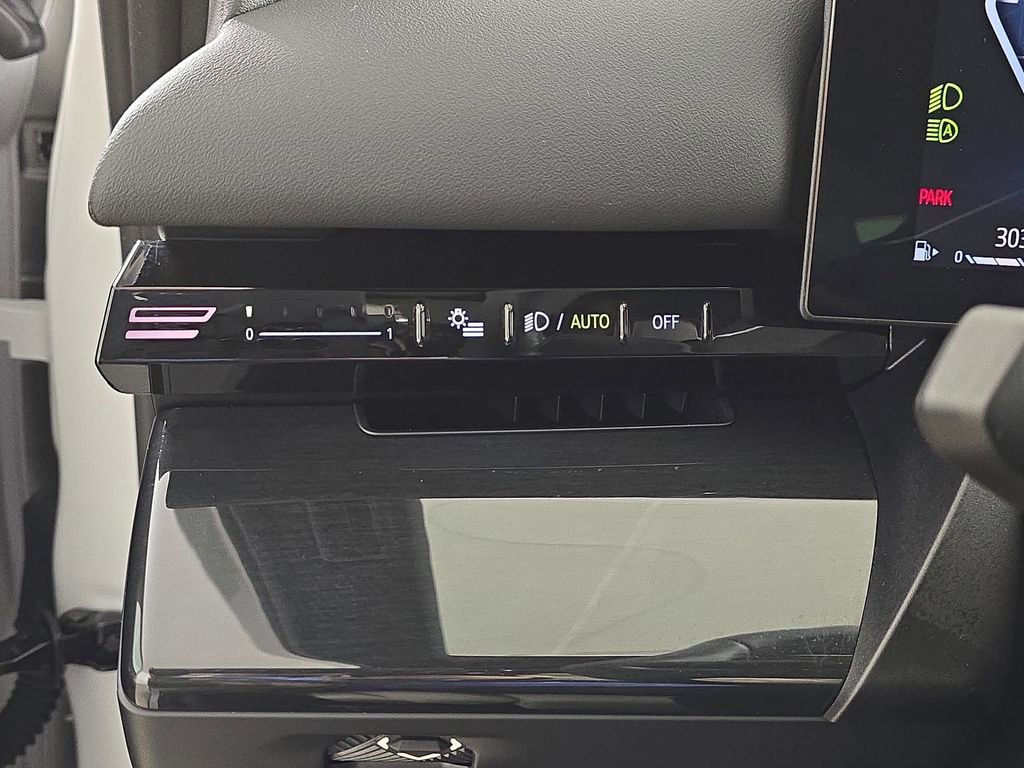 Used 2026 BMW 530i xDrive w/ Premium Package image 29