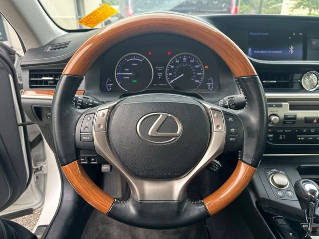 Used 2015 Lexus ES 300h w/ Premium Package w/Bamboo Trim FWD image 20