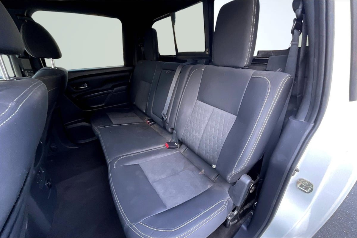 Used 2018 Nissan Titan SV w/ SV Convenience Package AWD/4WD image 27