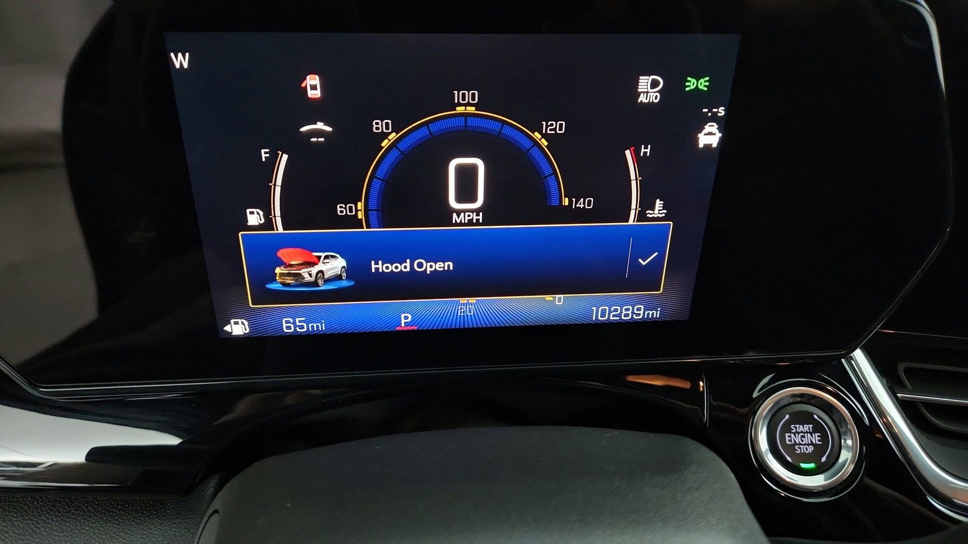 Certified 2025 Chevrolet Trax RS w/ Driver Confidence Package image 15