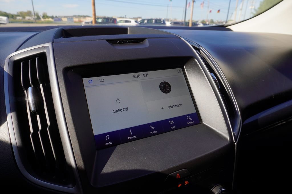 Used 2020 Ford Edge SE image 16