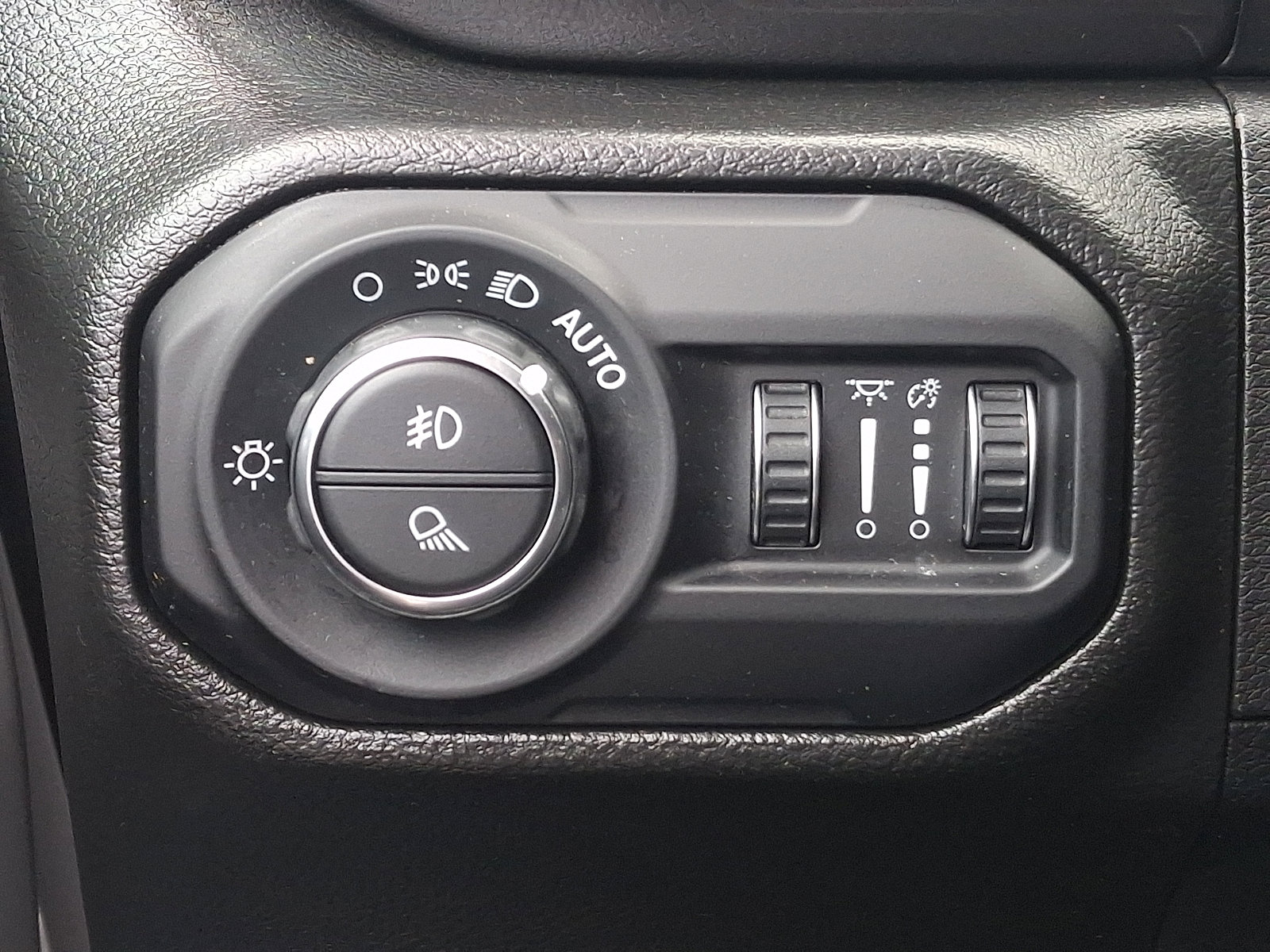 Certified 2022 Jeep Gladiator Sport image 29