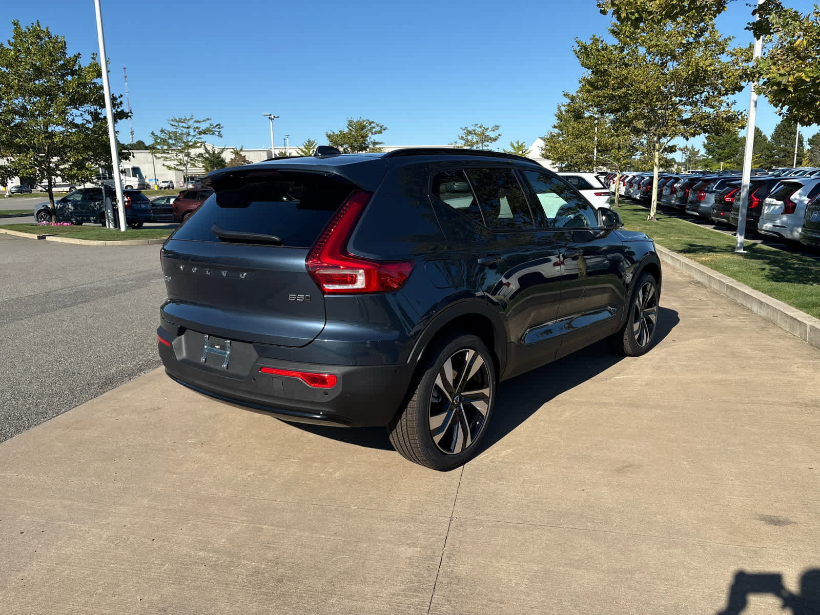 New 2026 Volvo XC40 B5 Ultra w/ Protection Package Premier image 18
