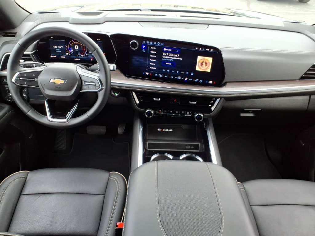 Used 2026 Chevrolet Suburban Premier AWD/4WD image 12