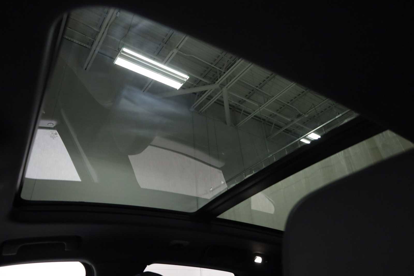 Certified 2025 Porsche Macan image 20