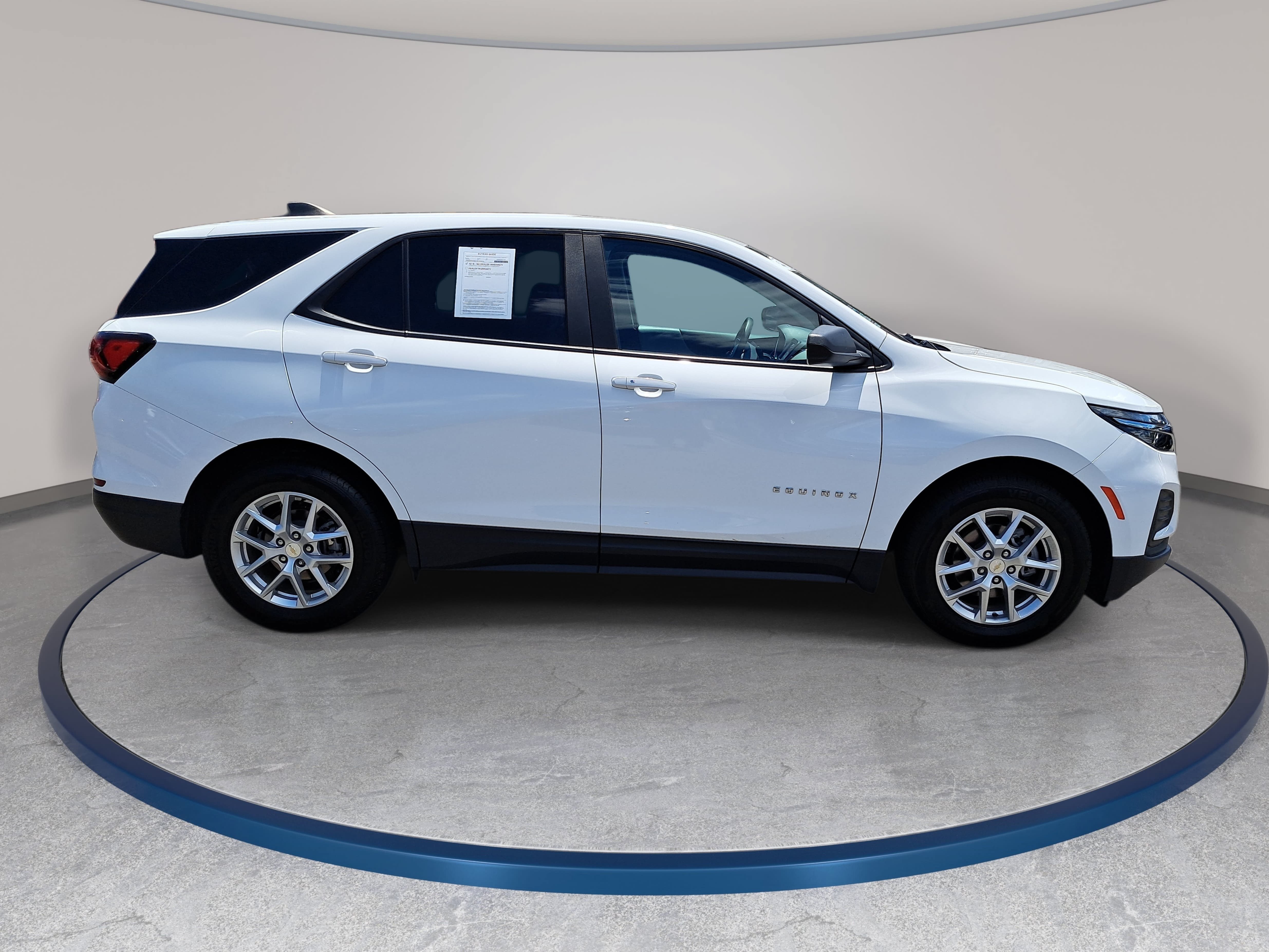 Used 2022 Chevrolet Equinox LS w/ LS Convenience Package FWD image 4