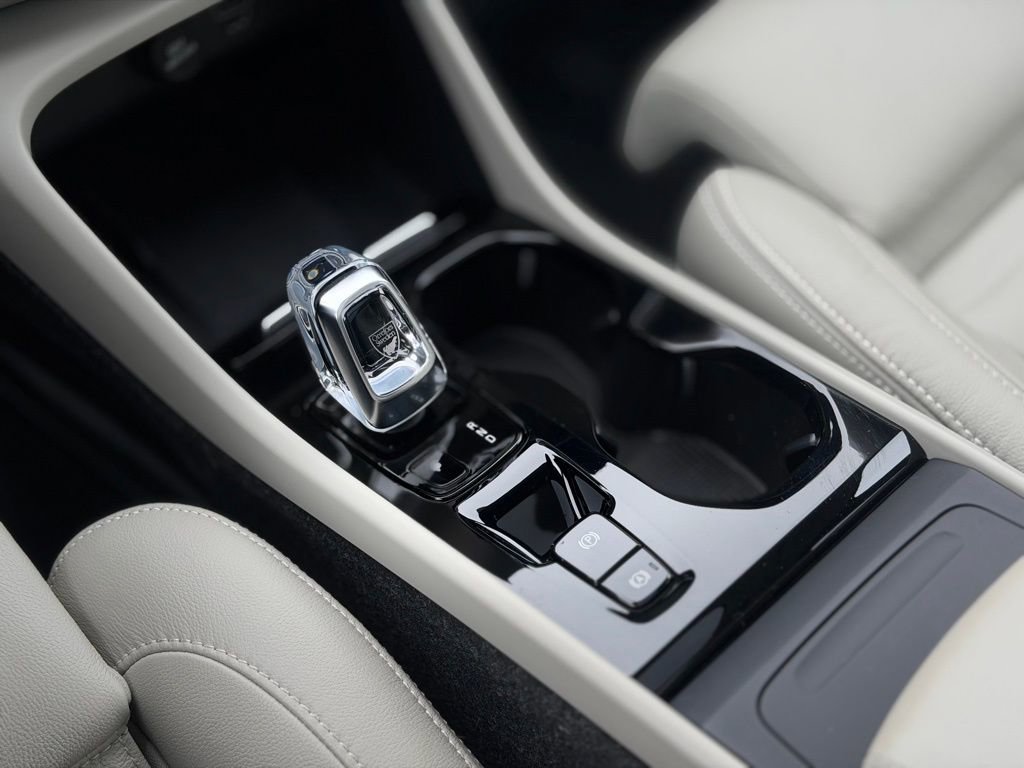 Used 2022 Volvo XC40 T5 Inscription image 18