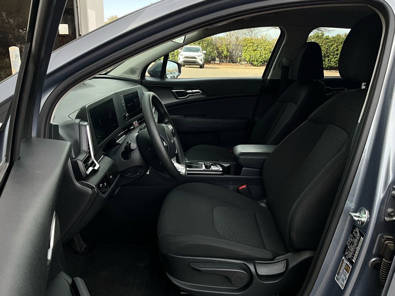 Used 2025 Kia Sportage LX image 10