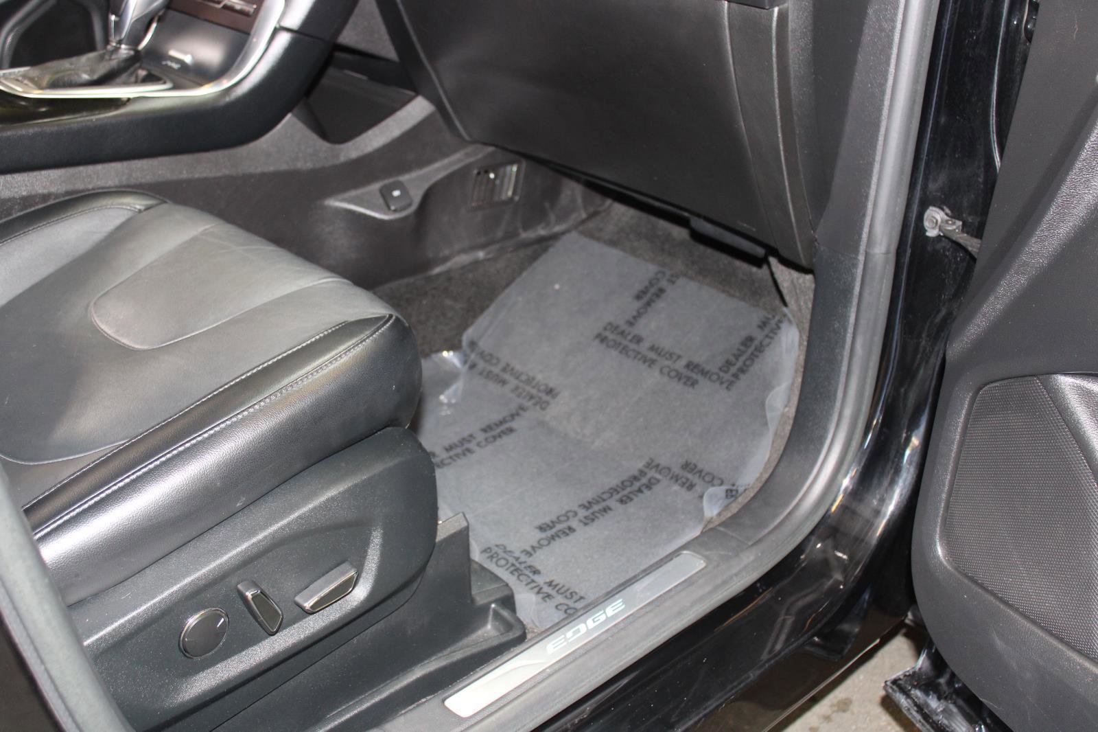 Used 2017 Ford Edge Titanium image 39