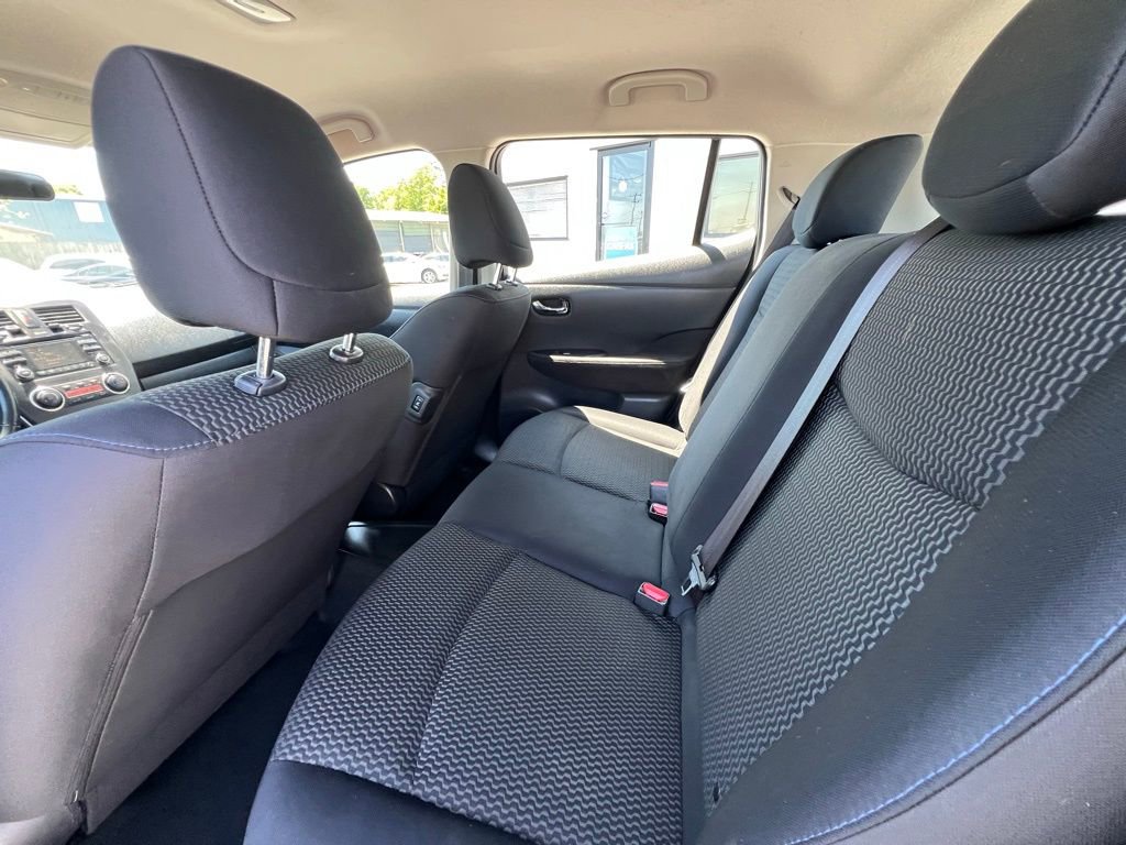 Used 2014 Nissan Leaf S FWD image 11