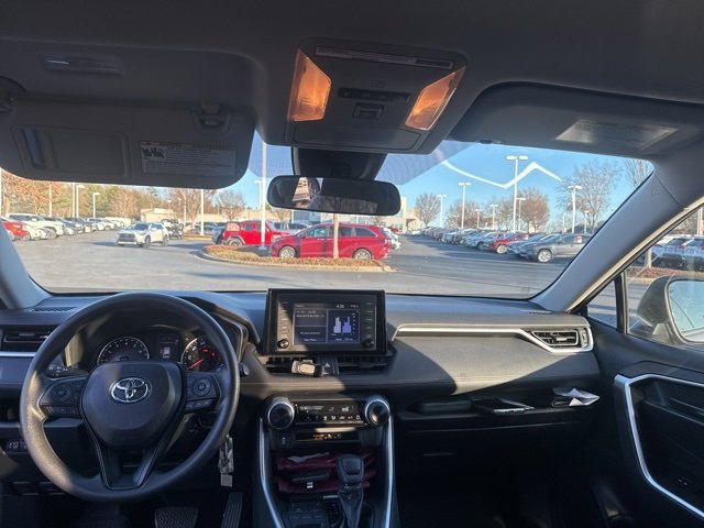 Used 2019 Toyota RAV4 LE image 8