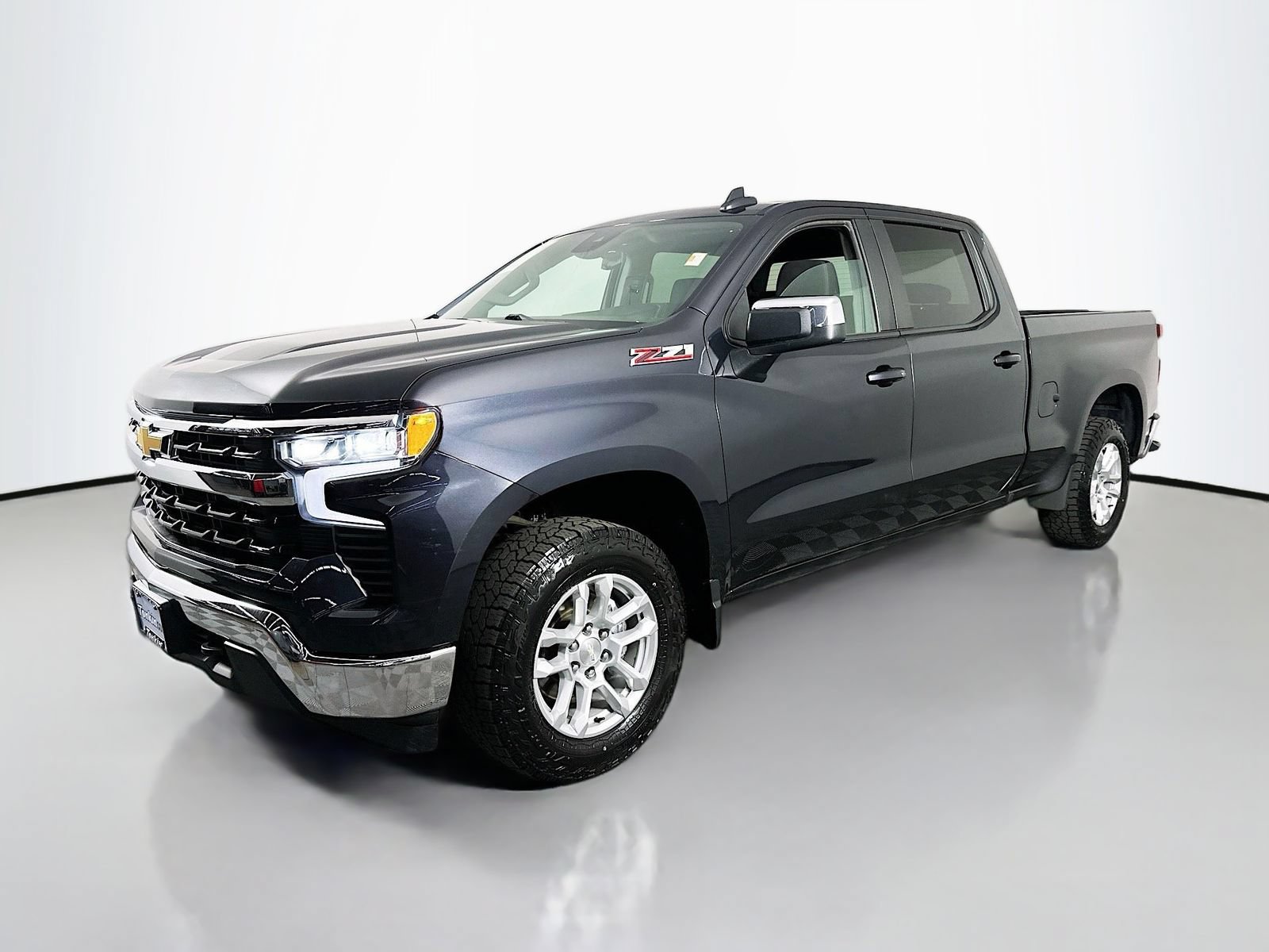 Used 2022 Chevrolet Silverado 1500 LT w/ Z71 Off-Road Package AWD/4WD image 7
