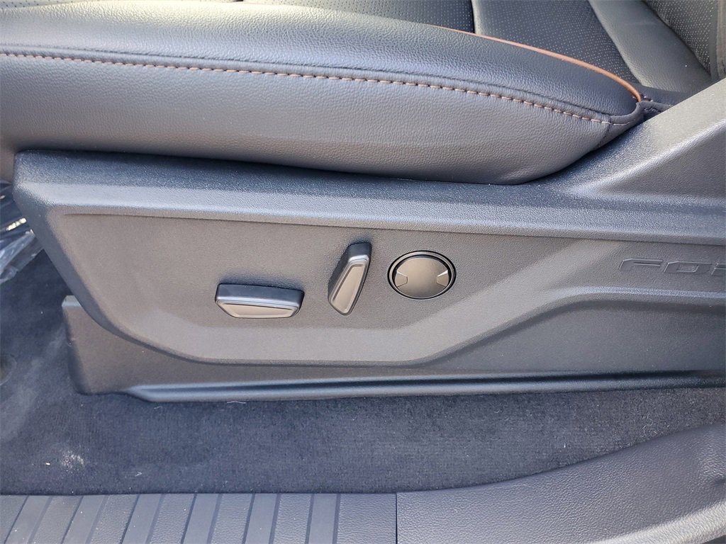 New 2026 Ford F350 Lariat w/ Black Appearance Package image 9